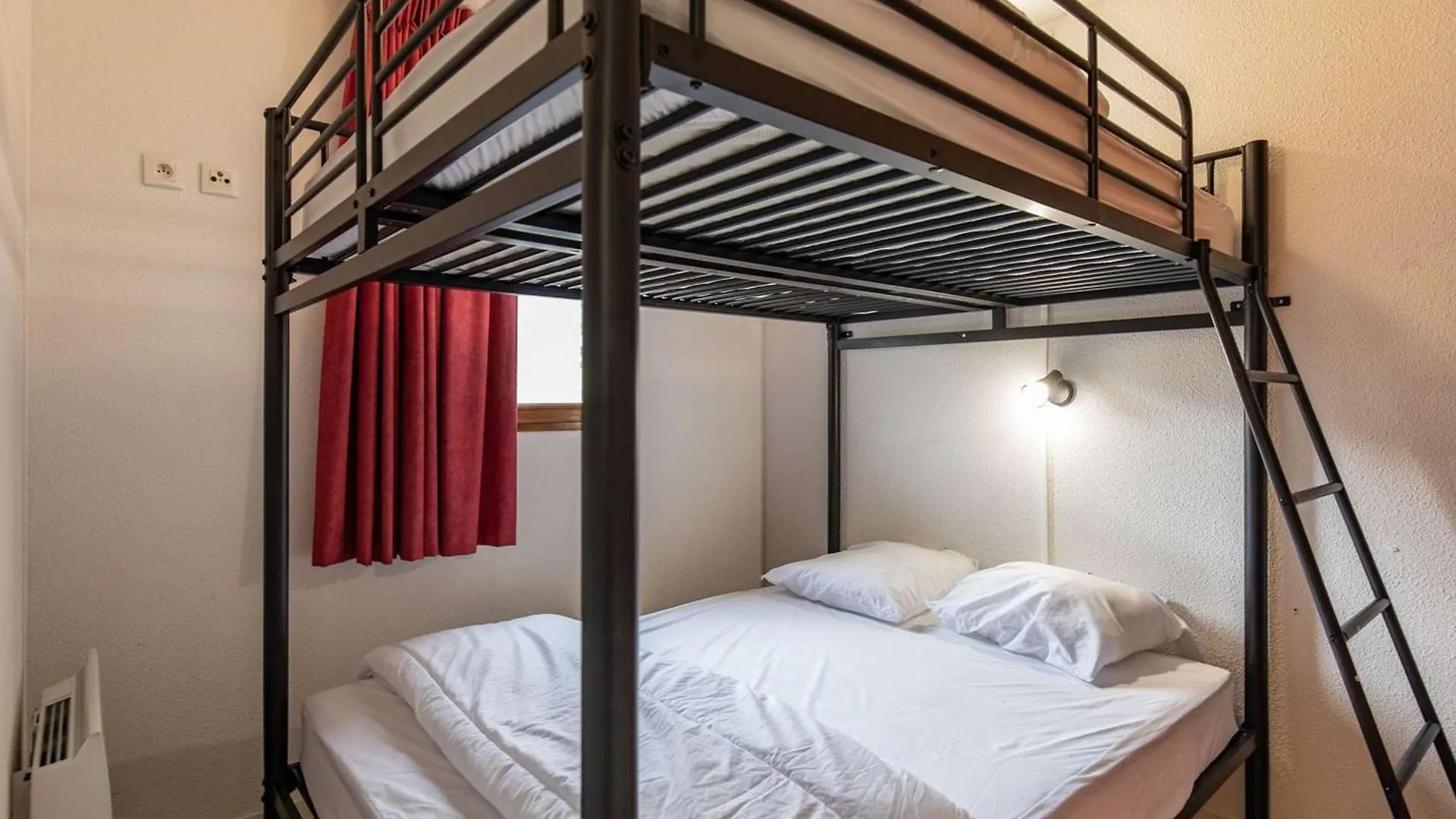 Charmant T2 Pour 6 Avec Terrasse, Piscine Couverte Et Parking A Bagneres-De-Bigorre - Fr-1-404-275 0*,